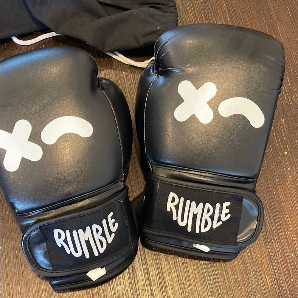 Black and White Training Gloves